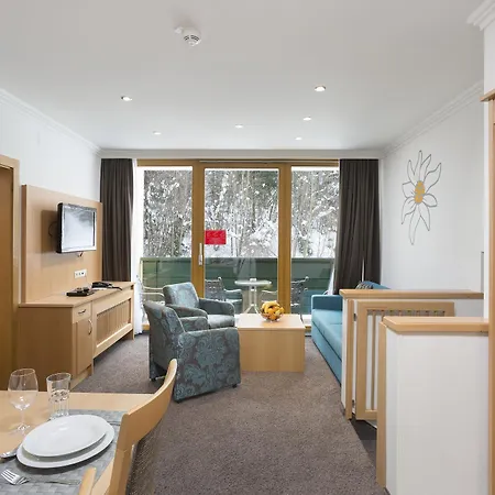 Alpine Club Aparthotel 4*