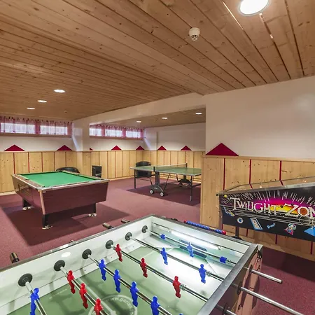 Alpine Club Aparthotel 4*
