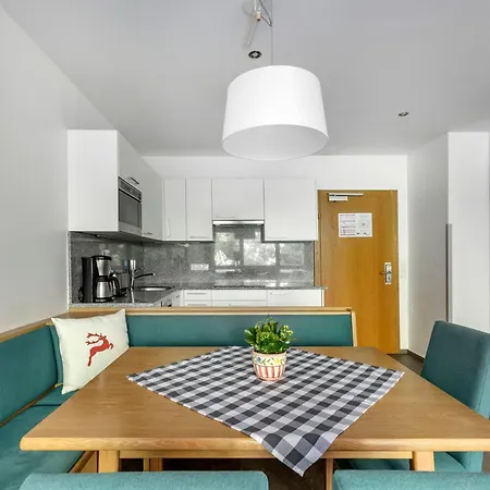 Alpine Club Aparthotel 4*