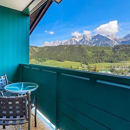 Alpine Club Aparthotel 4*