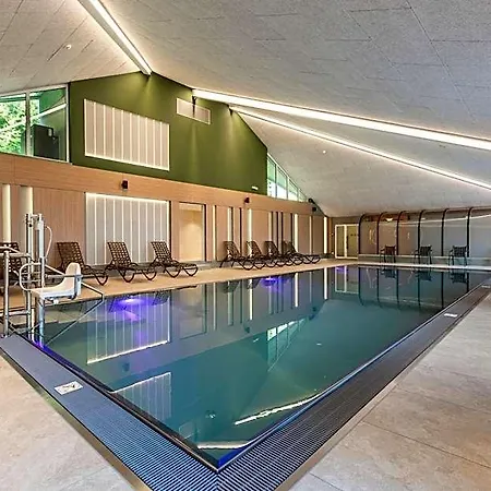 Alpine Club Aparthotel 4*