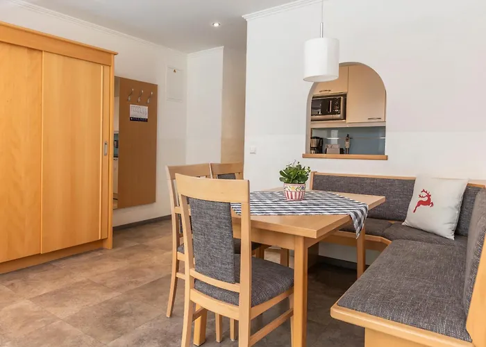 Alpine Club מלון דירות